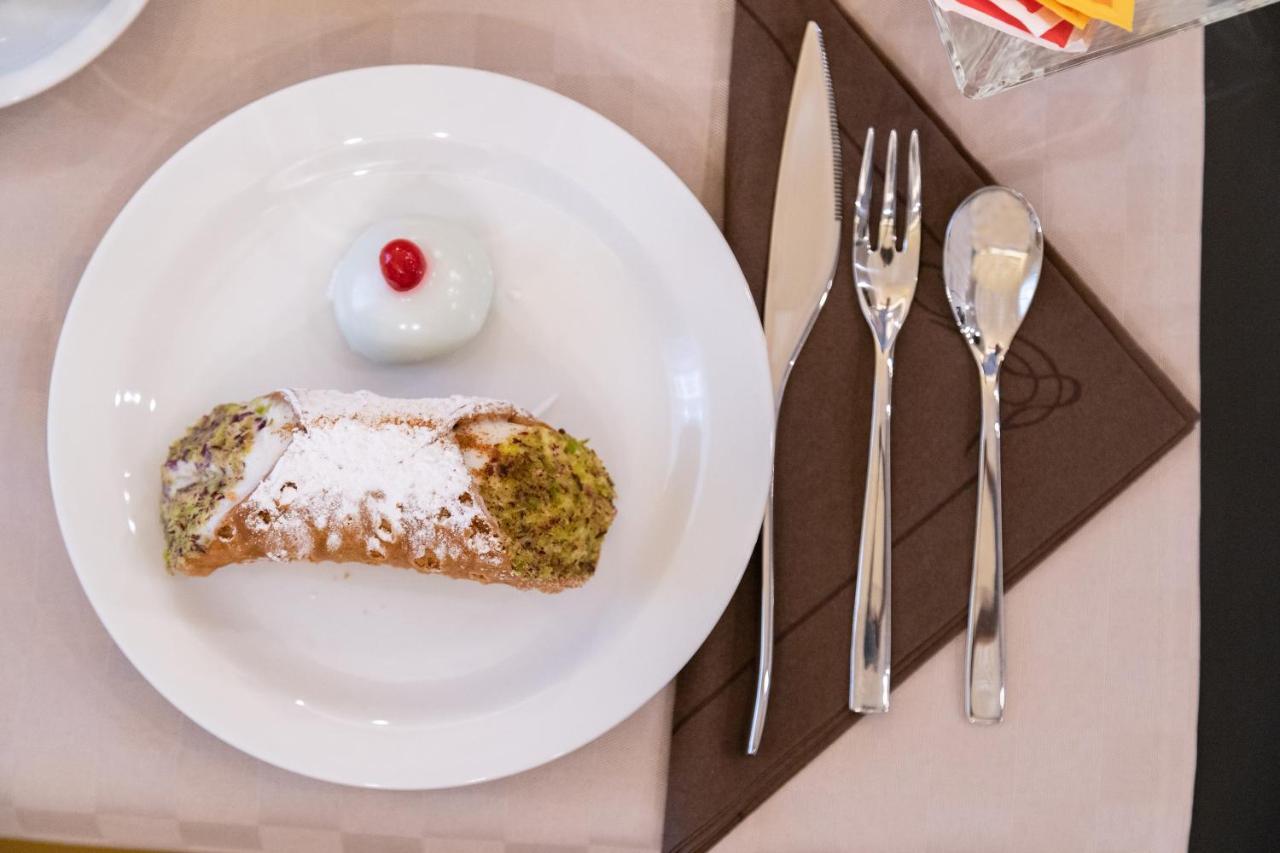 B&B Palazzo Perrotta Catania-Fontanarossai nemzetközi repülőtér Kültér fotó